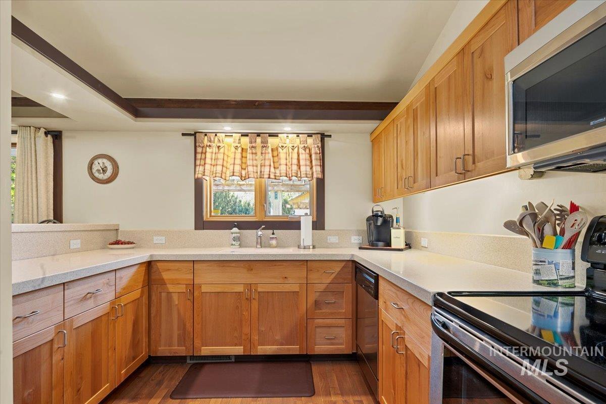 101 / 103 Minot Street, Middleton, Idaho 83644, 2 Bedrooms, 1 Bathroom, Residential Income For Sale, Price $1,164,000, 98944905