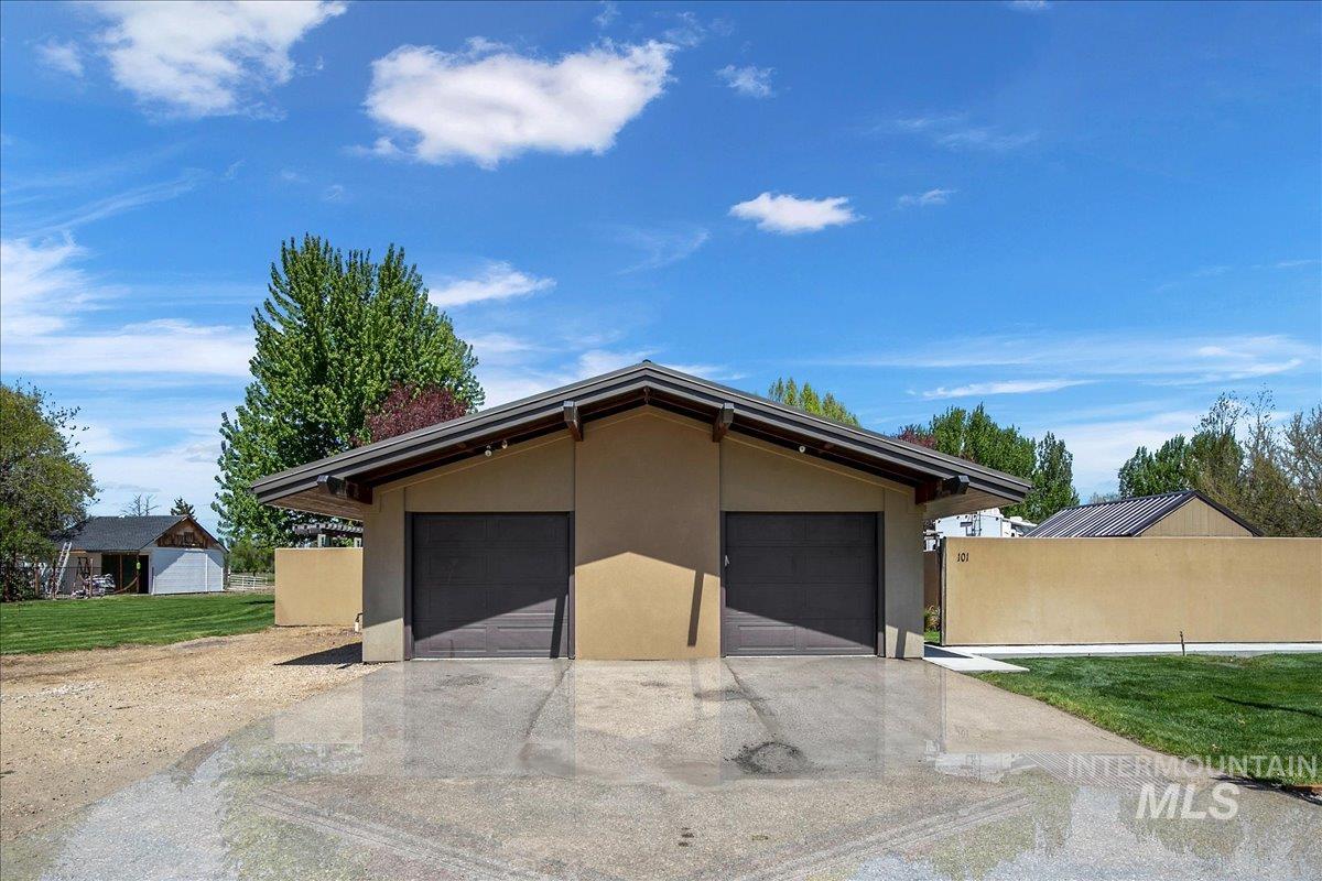 101 / 103 Minot Street, Middleton, Idaho 83644, 2 Bedrooms, 1 Bathroom, Residential Income For Sale, Price $1,164,000, 98944905