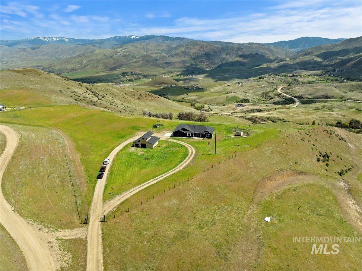 34 Deirdre Dr, Horseshoe Bend, Idaho 83629, 4 Bedrooms, 2.5 Bathrooms, Residential For Sale, Price $1,395,000, 98945012