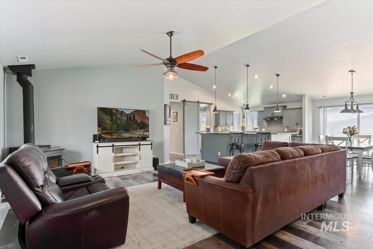 34 Deirdre Dr, Horseshoe Bend, Idaho 83629, 4 Bedrooms, 2.5 Bathrooms, Residential For Sale, Price $1,395,000, 98945012