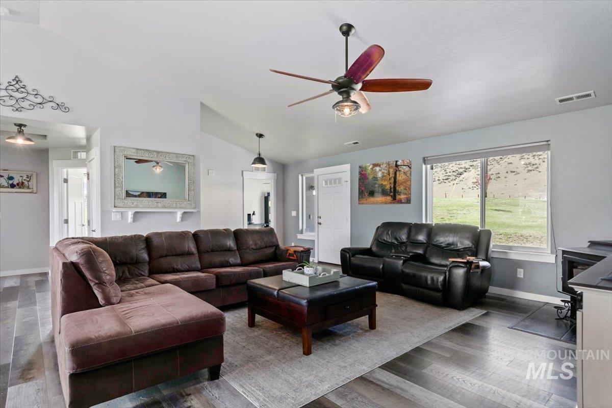 34 Deirdre Dr, Horseshoe Bend, Idaho 83629, 4 Bedrooms, 2.5 Bathrooms, Residential For Sale, Price $1,395,000, 98945012