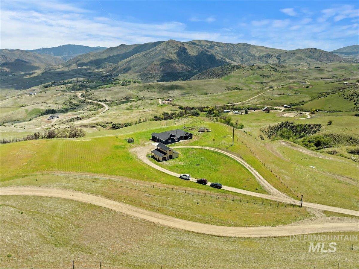 34 Deirdre Dr, Horseshoe Bend, Idaho 83629, 4 Bedrooms, 2.5 Bathrooms, Residential For Sale, Price $1,395,000, 98945012