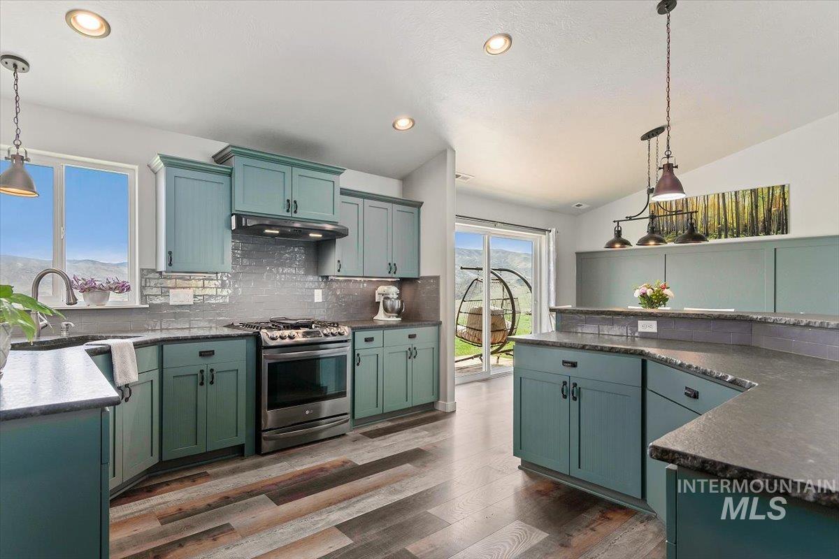 34 Deirdre Dr, Horseshoe Bend, Idaho 83629, 4 Bedrooms, 2.5 Bathrooms, Residential For Sale, Price $1,395,000, 98945012