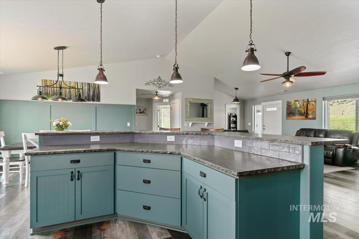 34 Deirdre Dr, Horseshoe Bend, Idaho 83629, 4 Bedrooms, 2.5 Bathrooms, Residential For Sale, Price $1,395,000, 98945012