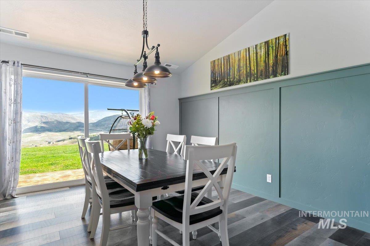 34 Deirdre Dr, Horseshoe Bend, Idaho 83629, 4 Bedrooms, 2.5 Bathrooms, Residential For Sale, Price $1,395,000, 98945012
