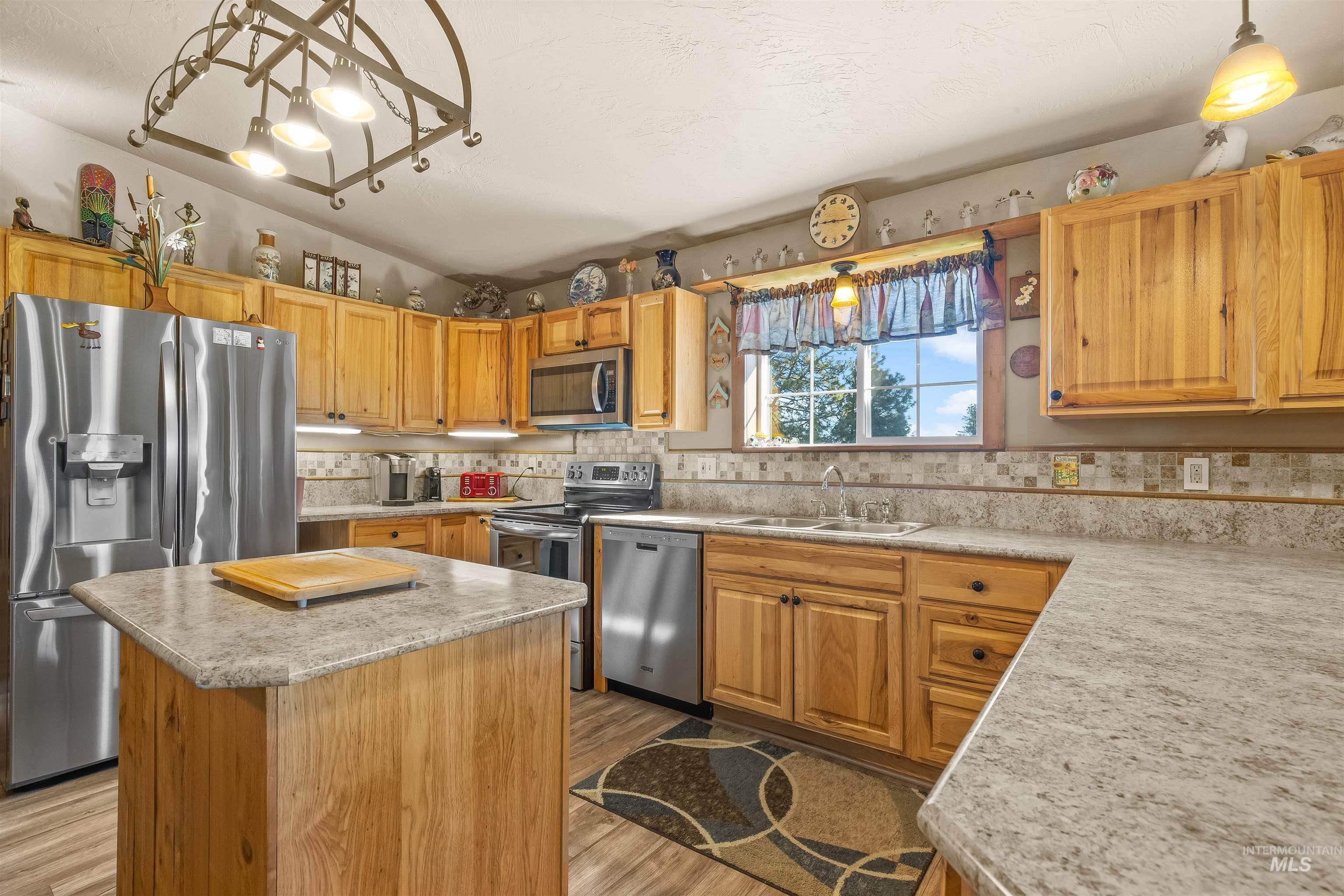 37405 Southwick Rd, Kendrick, Idaho 83537, 3 Bedrooms, 2 Bathrooms, Residential For Sale, Price $544,000, 98945018