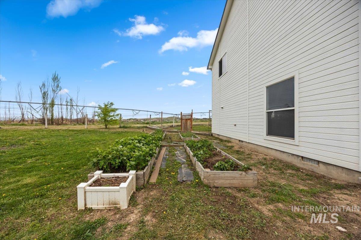 3856 Wood Way, New Plymouth, Idaho 83655, 4 Bedrooms, 2.5 Bathrooms, Residential For Sale, Price $599,000, 98945057