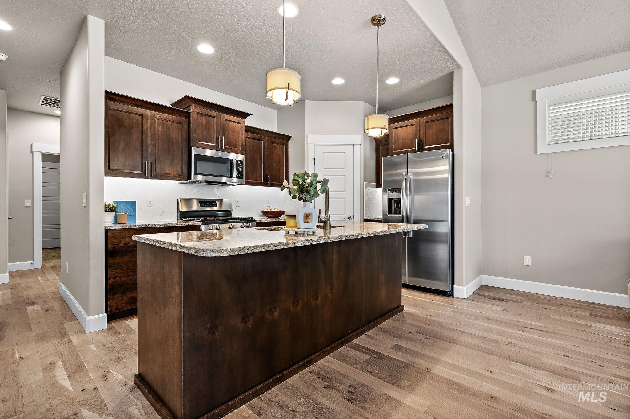 1457 Summerheights, Meridian, Idaho 83646, 2 Bedrooms, 2 Bathrooms, Residential For Sale, Price $459,900, 98945073