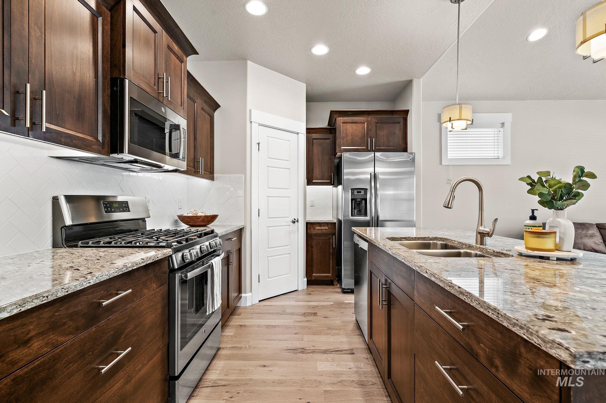 1457 Summerheights, Meridian, Idaho 83646, 2 Bedrooms, 2 Bathrooms, Residential For Sale, Price $459,900, 98945073