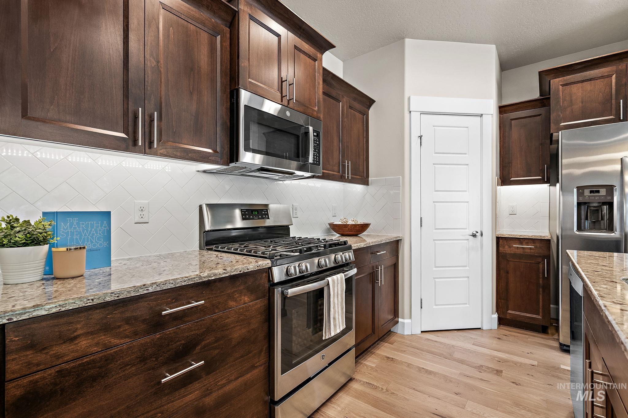 1457 Summerheights, Meridian, Idaho 83646, 2 Bedrooms, 2 Bathrooms, Residential For Sale, Price $459,900, 98945073