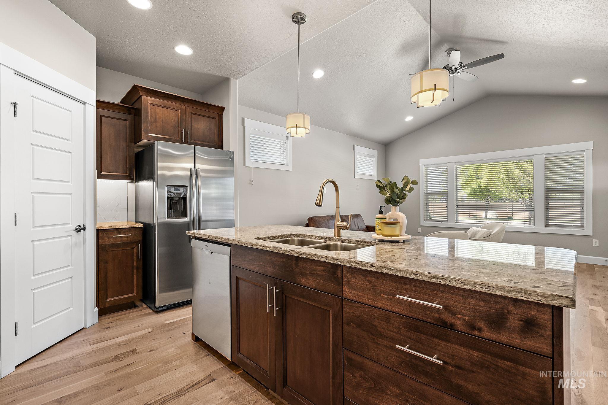 1457 Summerheights, Meridian, Idaho 83646, 2 Bedrooms, 2 Bathrooms, Residential For Sale, Price $459,900, 98945073