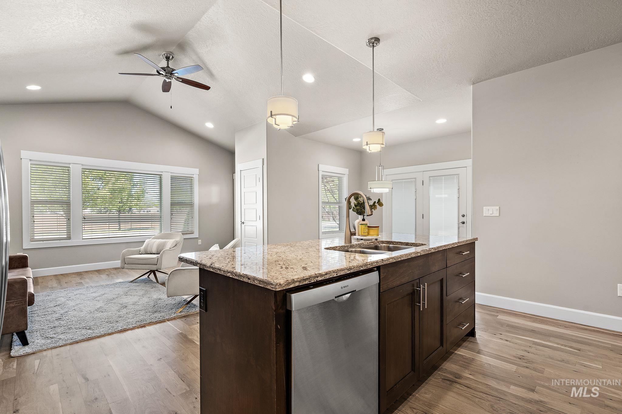 1457 Summerheights, Meridian, Idaho 83646, 2 Bedrooms, 2 Bathrooms, Residential For Sale, Price $459,900, 98945073