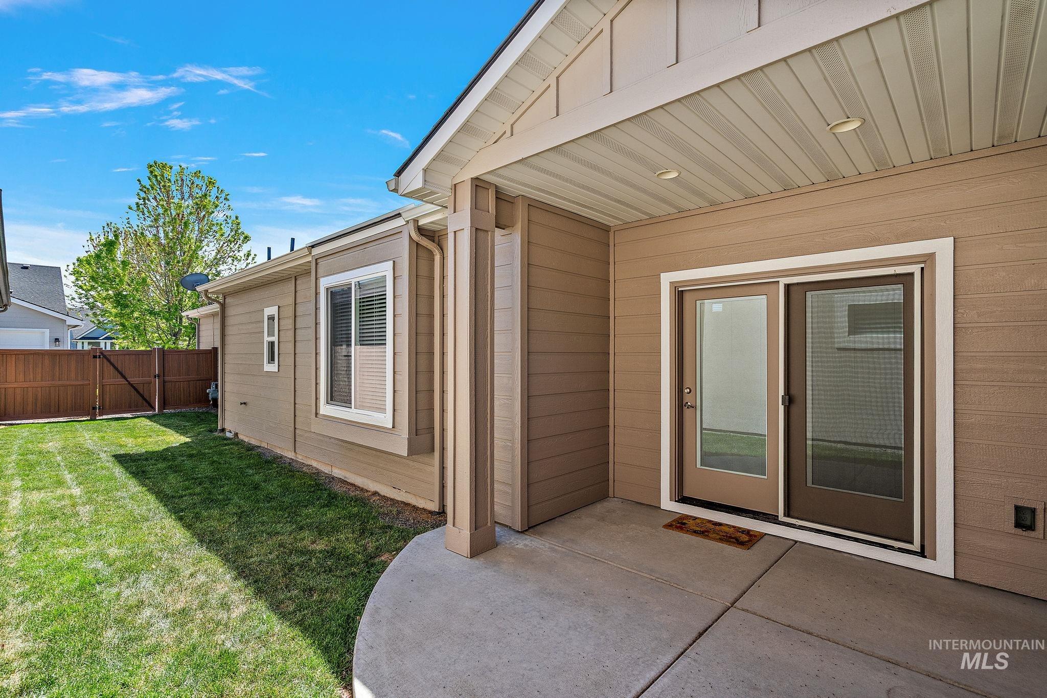 1457 Summerheights, Meridian, Idaho 83646, 2 Bedrooms, 2 Bathrooms, Residential For Sale, Price $459,900, 98945073