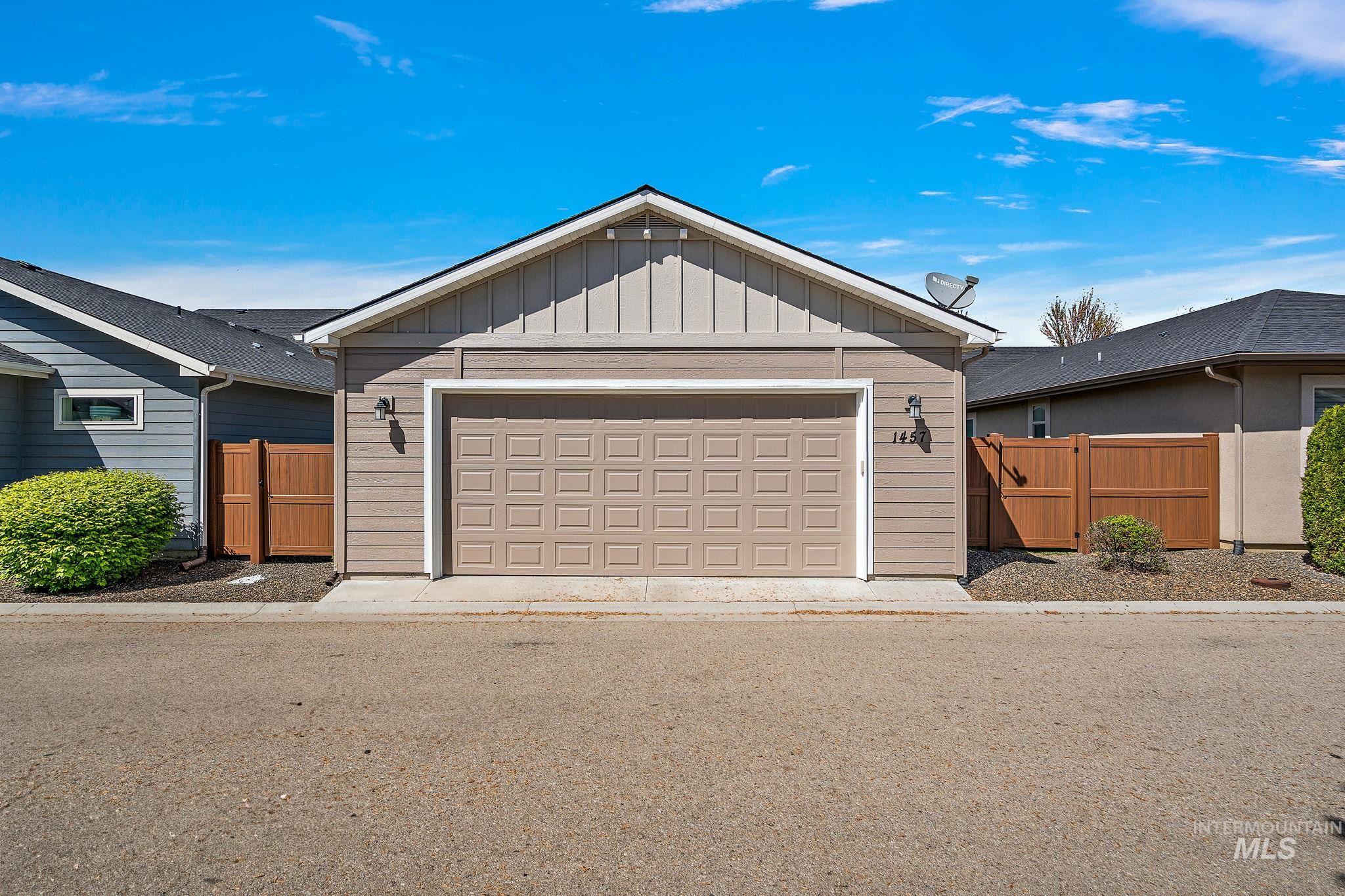 1457 Summerheights, Meridian, Idaho 83646, 2 Bedrooms, 2 Bathrooms, Residential For Sale, Price $459,900, 98945073