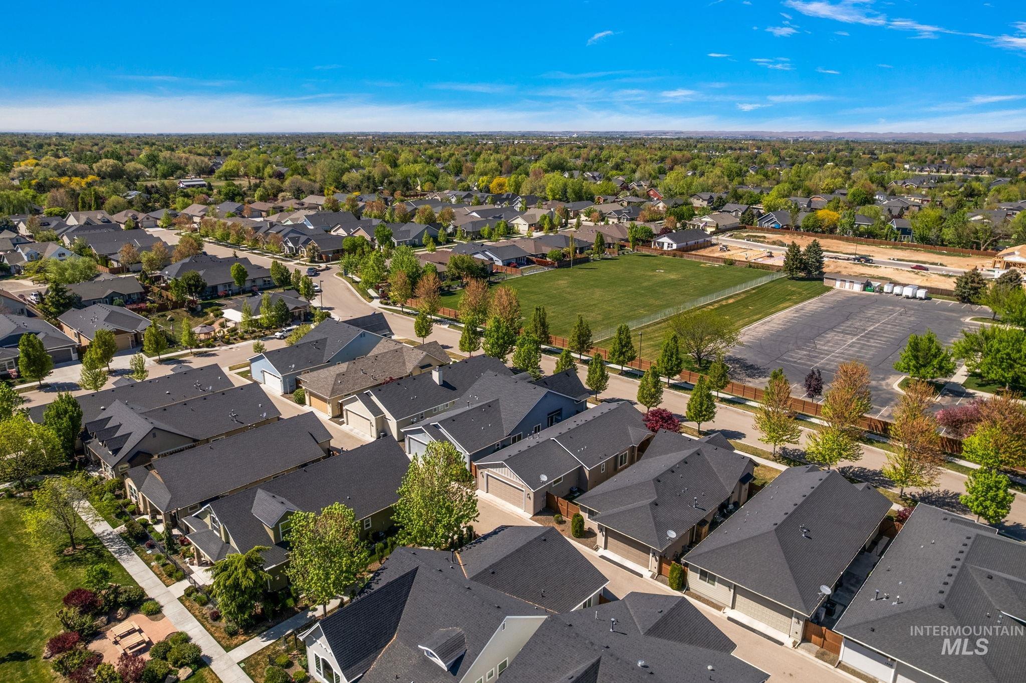 1457 Summerheights, Meridian, Idaho 83646, 2 Bedrooms, 2 Bathrooms, Residential For Sale, Price $459,900, 98945073