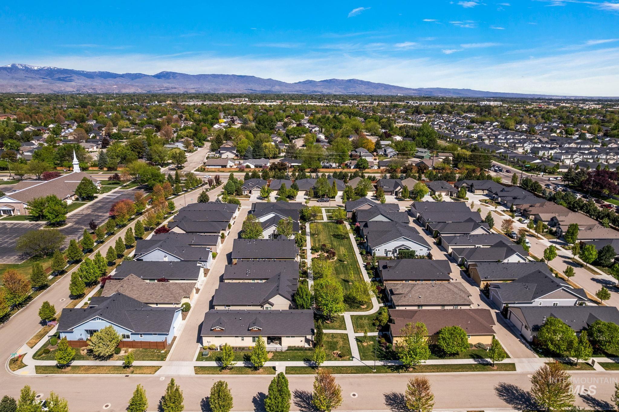 1457 Summerheights, Meridian, Idaho 83646, 2 Bedrooms, 2 Bathrooms, Residential For Sale, Price $459,900, 98945073