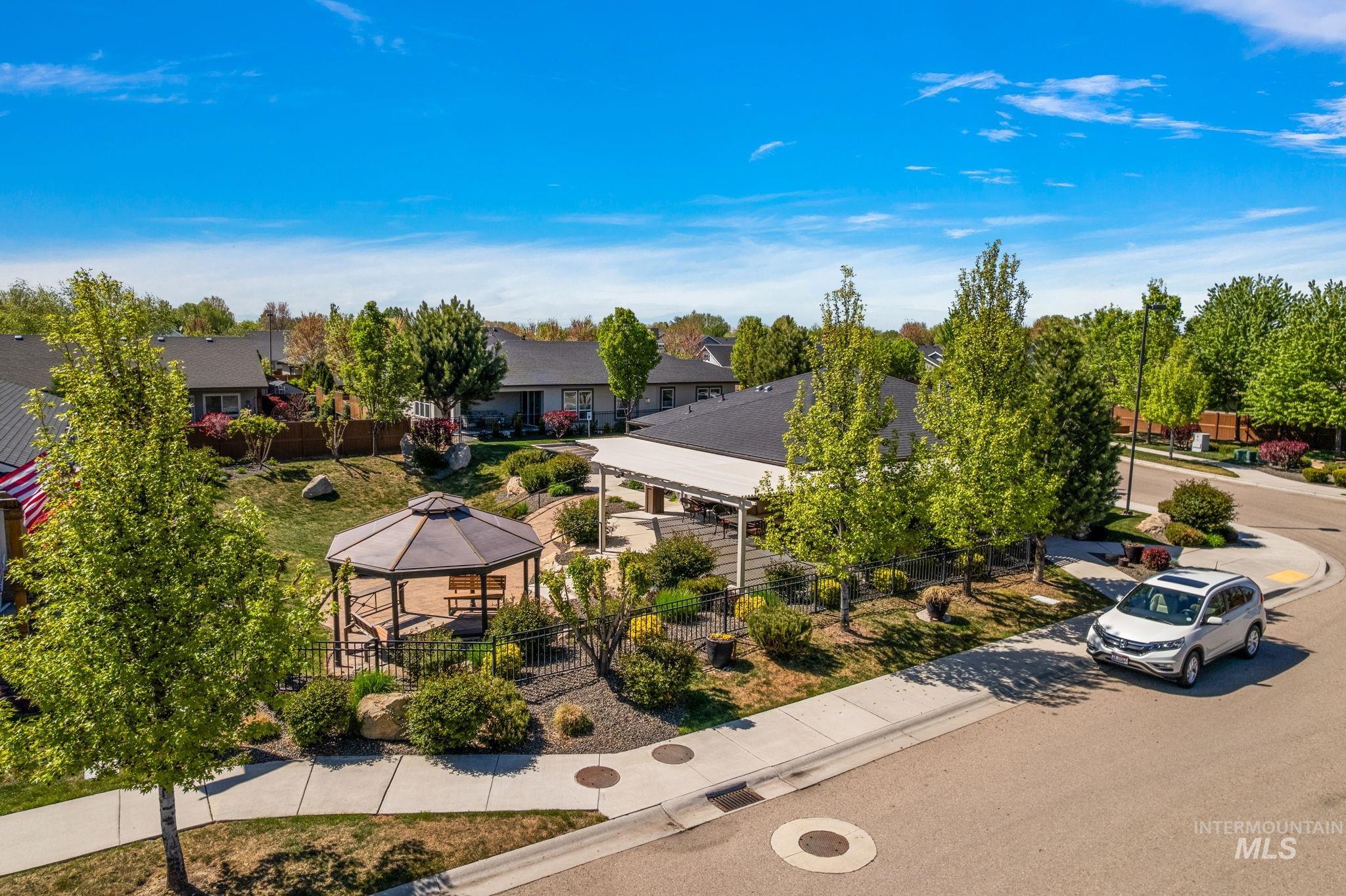 1457 Summerheights, Meridian, Idaho 83646, 2 Bedrooms, 2 Bathrooms, Residential For Sale, Price $459,900, 98945073