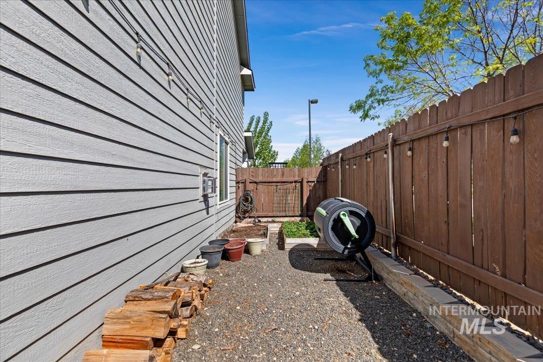 915 ione ave, Middleton, Idaho 83644, 4 Bedrooms, 2.5 Bathrooms, Residential For Sale, Price $439,000, 98945223
