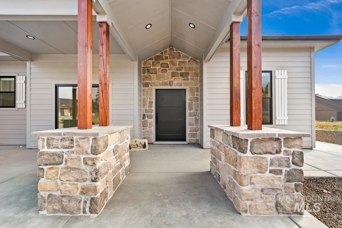 42 Singing Springs Way, Garden Valley, Idaho 83622, 3 Bedrooms, 3 Bathrooms, Residential For Sale, Price $1,048,000, 98945229