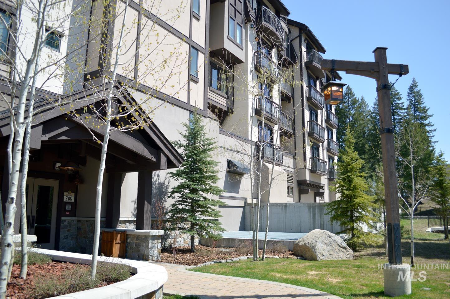 780 Village Drive, Donnelly, Idaho 83615, 1 Bedroom, 1 Bathroom, Residential For Sale, Price $599,000, 98945241