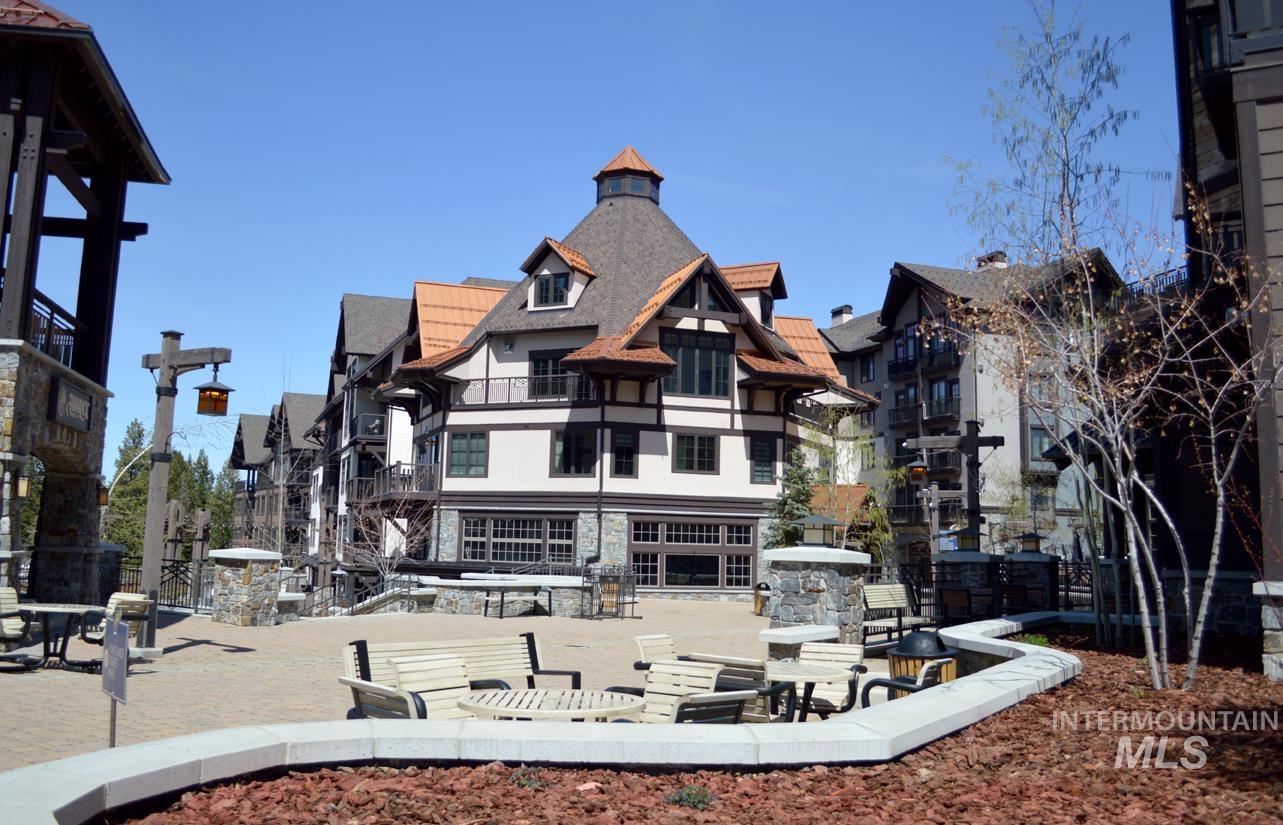 780 Village Drive, Donnelly, Idaho 83615, 1 Bedroom, 1 Bathroom, Residential For Sale, Price $599,000, 98945241