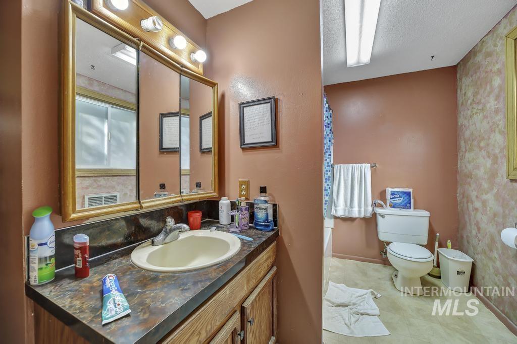 111 2nd St, Rupert, Idaho 83350, 1 Bedroom, 1 Bathroom, Residential Income For Sale, Price $279,000, 98945246