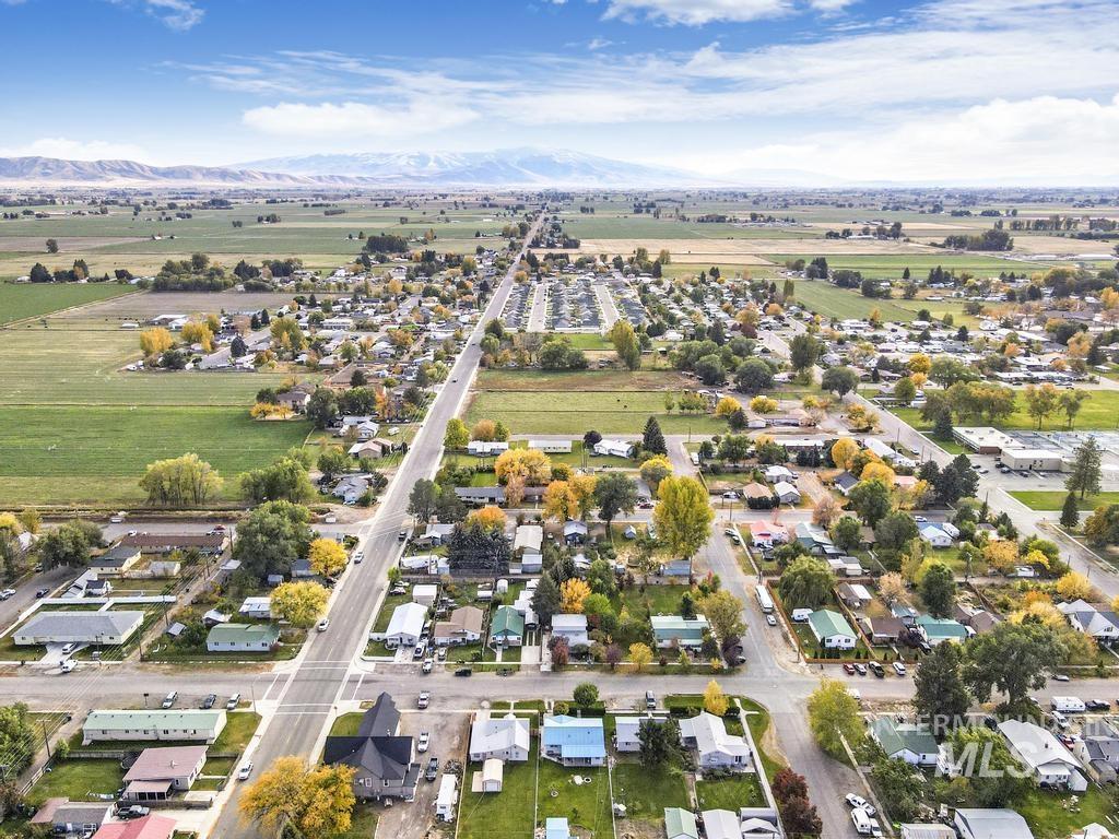 111 2nd St, Rupert, Idaho 83350, 1 Bedroom, 1 Bathroom, Residential Income For Sale, Price $279,000, 98945246