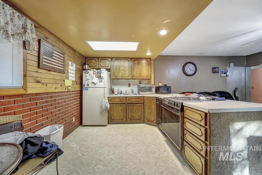 111 2nd St, Rupert, Idaho 83350, 1 Bedroom, 1 Bathroom, Residential Income For Sale, Price $279,000, 98945246