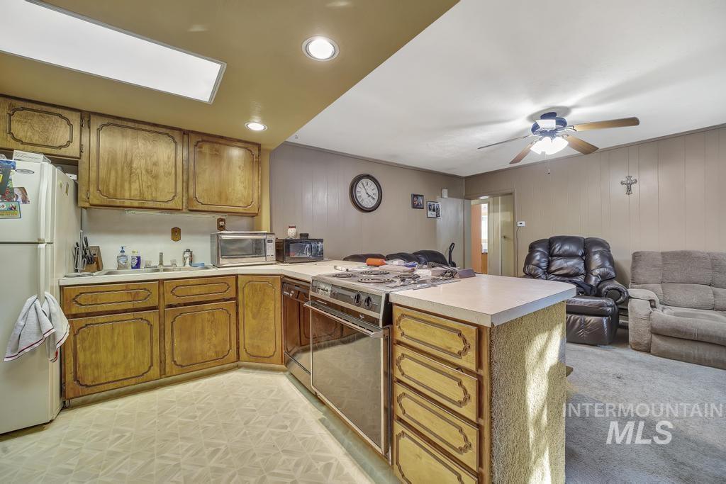 111 2nd St, Rupert, Idaho 83350, 1 Bedroom, 1 Bathroom, Residential Income For Sale, Price $279,000, 98945246