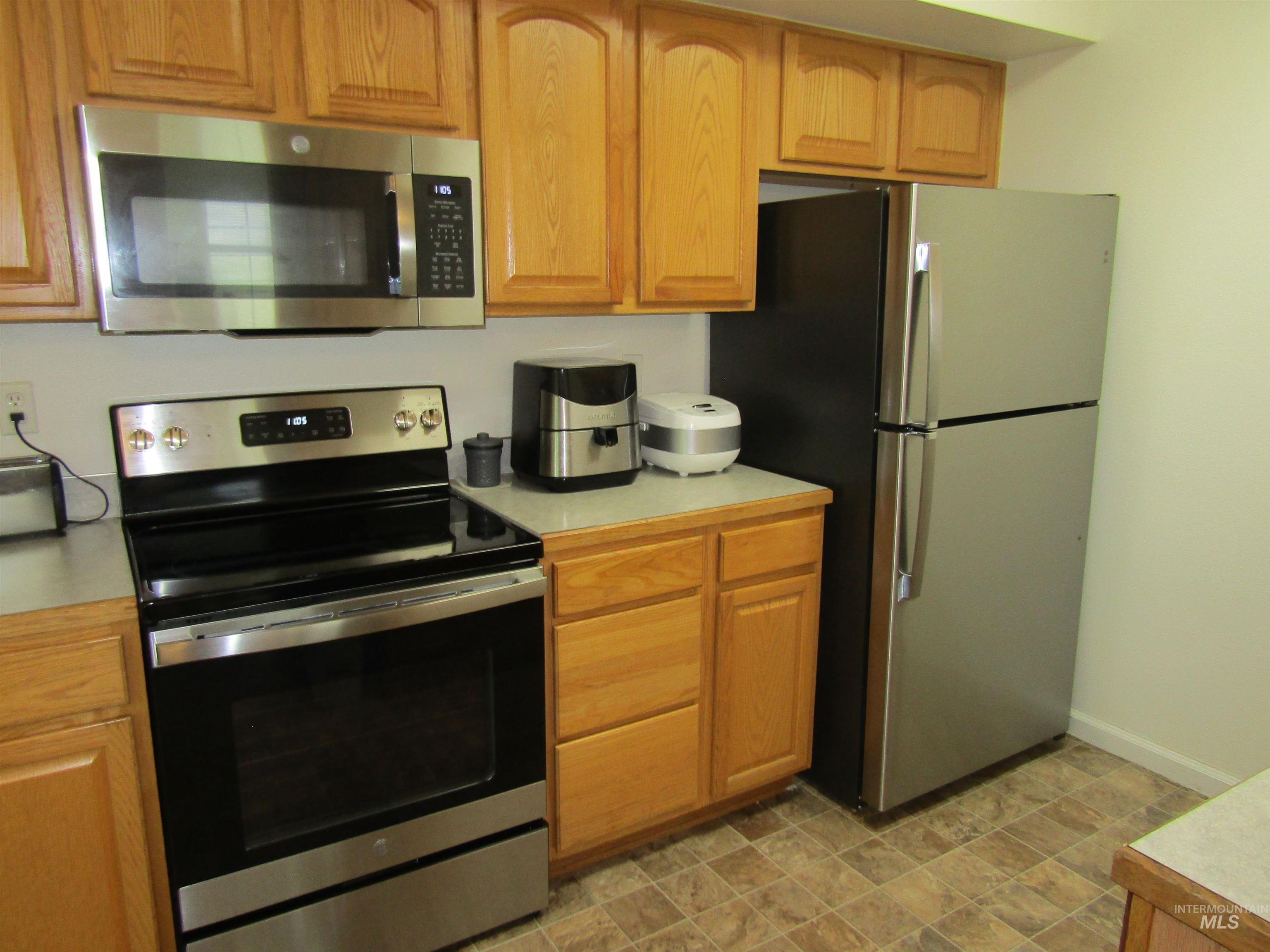 571-579 W Idaho Ave, Meridian, Idaho 83642, 2 Bedrooms, 2 Bathrooms, Residential Income For Rent, Price $990,000, 98945433