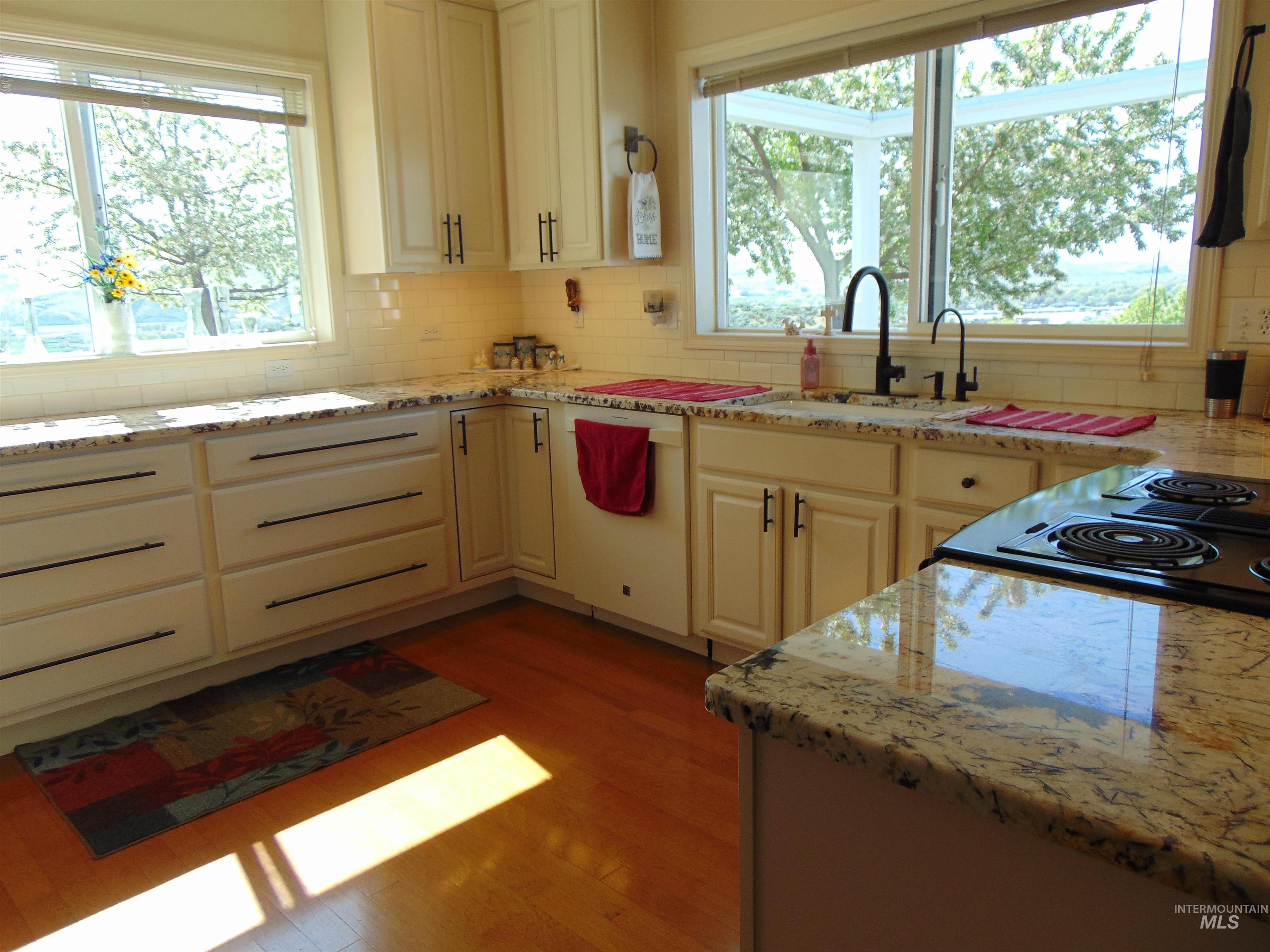 927 Haul Rd., Vale, Oregon 97918, 3 Bedrooms, 3 Bathrooms, Residential For Sale, Price $699,000, 98945540