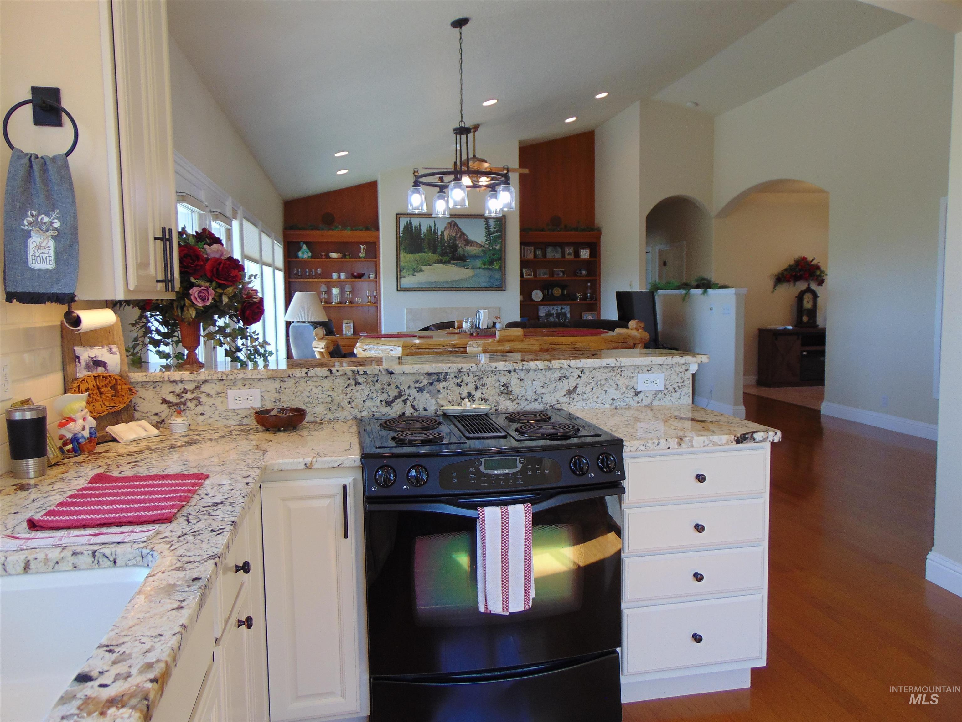 927 Haul Rd., Vale, Oregon 97918, 3 Bedrooms, 3 Bathrooms, Residential For Sale, Price $699,000, 98945540