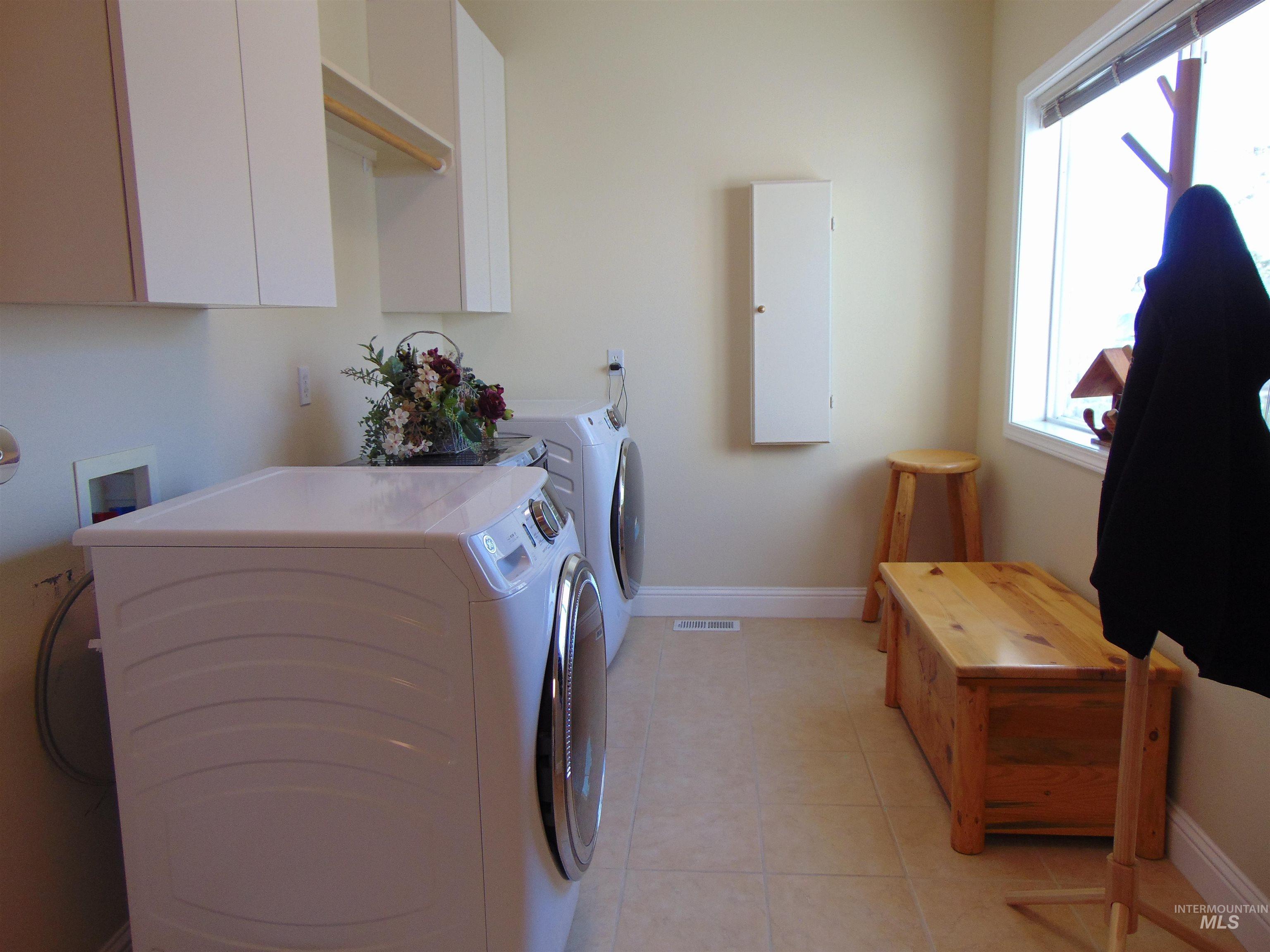 927 Haul Rd., Vale, Oregon 97918, 3 Bedrooms, 3 Bathrooms, Residential For Sale, Price $699,000, 98945540