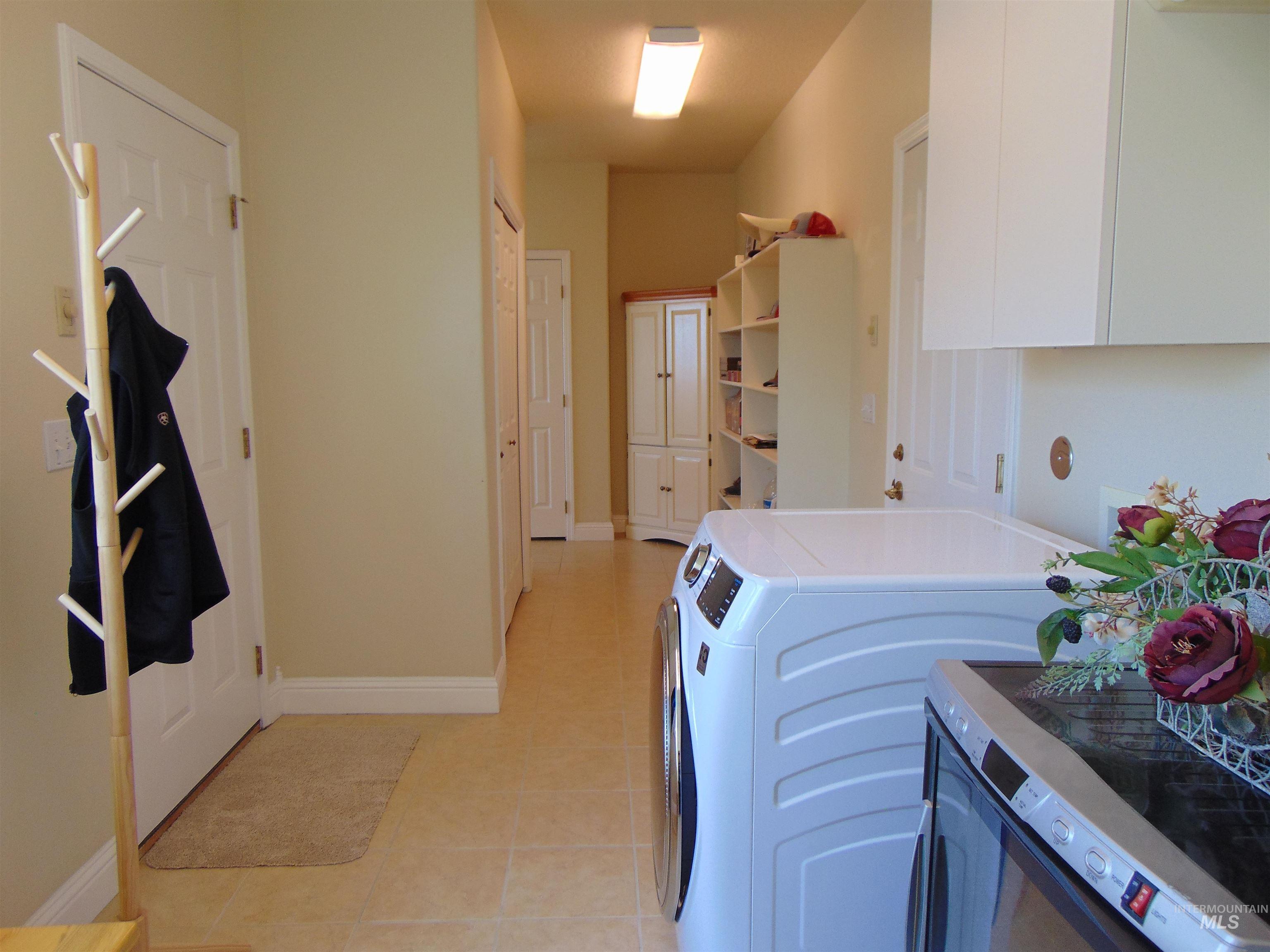 927 Haul Rd., Vale, Oregon 97918, 3 Bedrooms, 3 Bathrooms, Residential For Sale, Price $699,000, 98945540