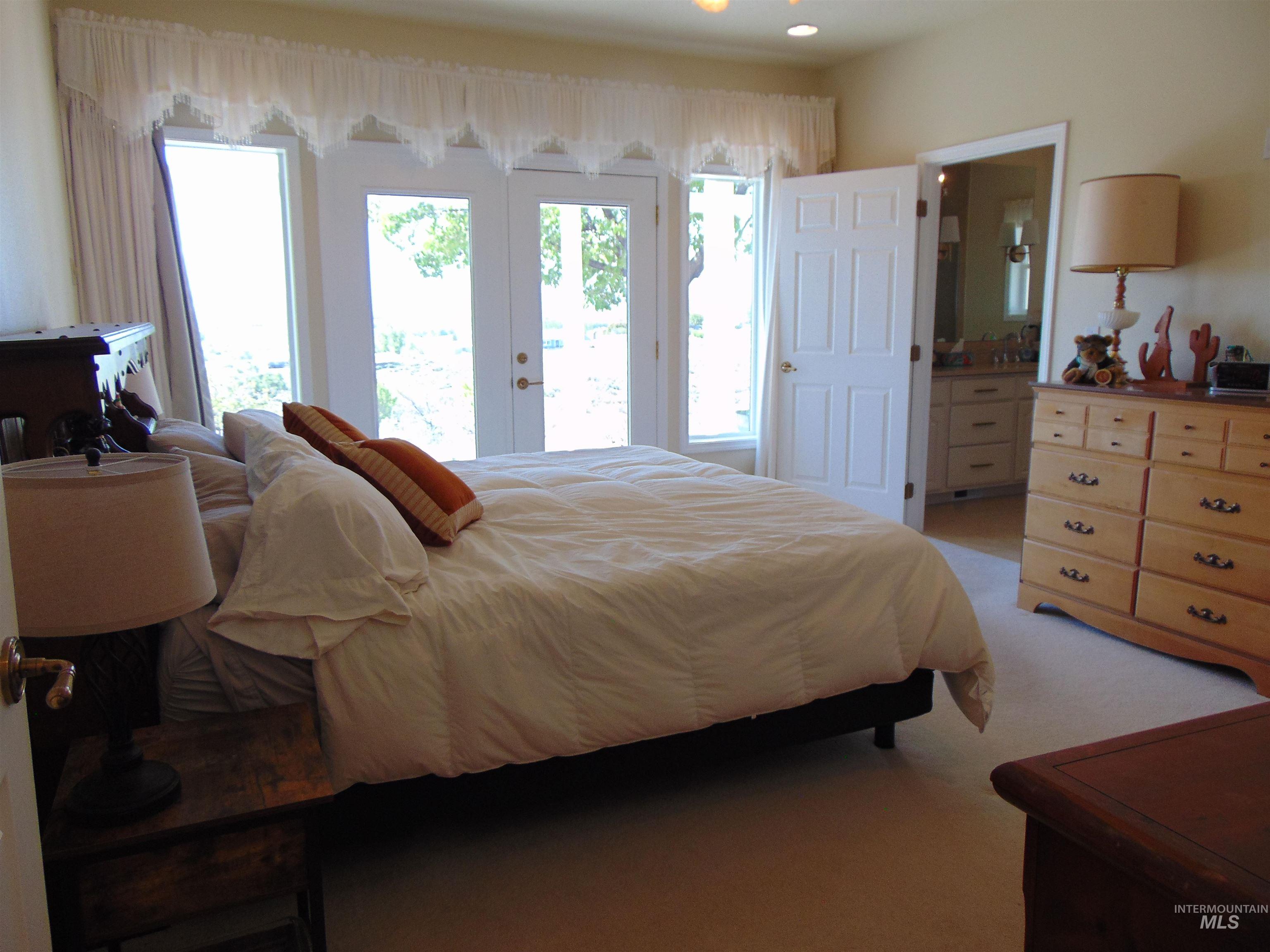 927 Haul Rd., Vale, Oregon 97918, 3 Bedrooms, 3 Bathrooms, Residential For Sale, Price $699,000, 98945540