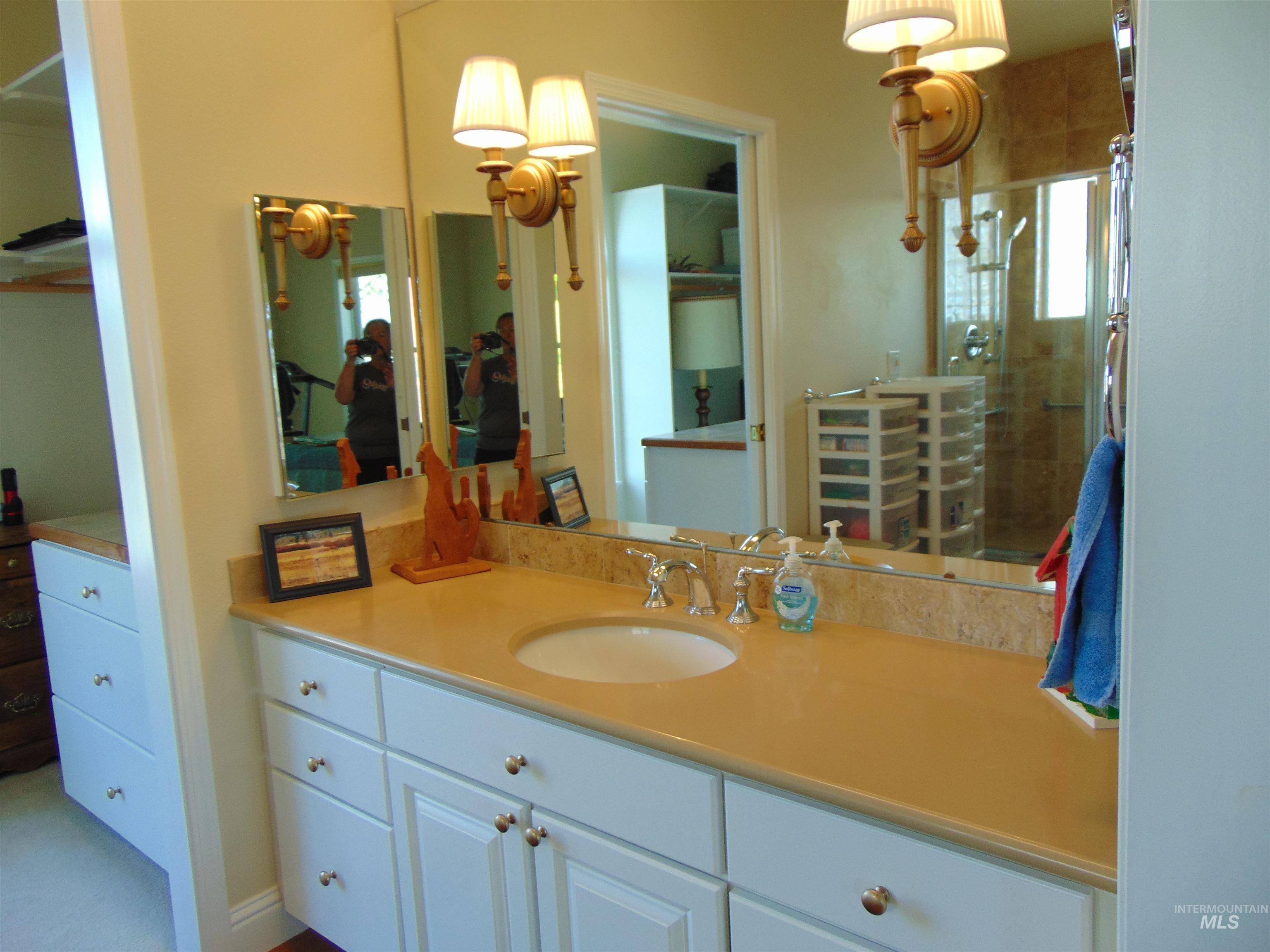 927 Haul Rd., Vale, Oregon 97918, 3 Bedrooms, 3 Bathrooms, Residential For Sale, Price $699,000, 98945540