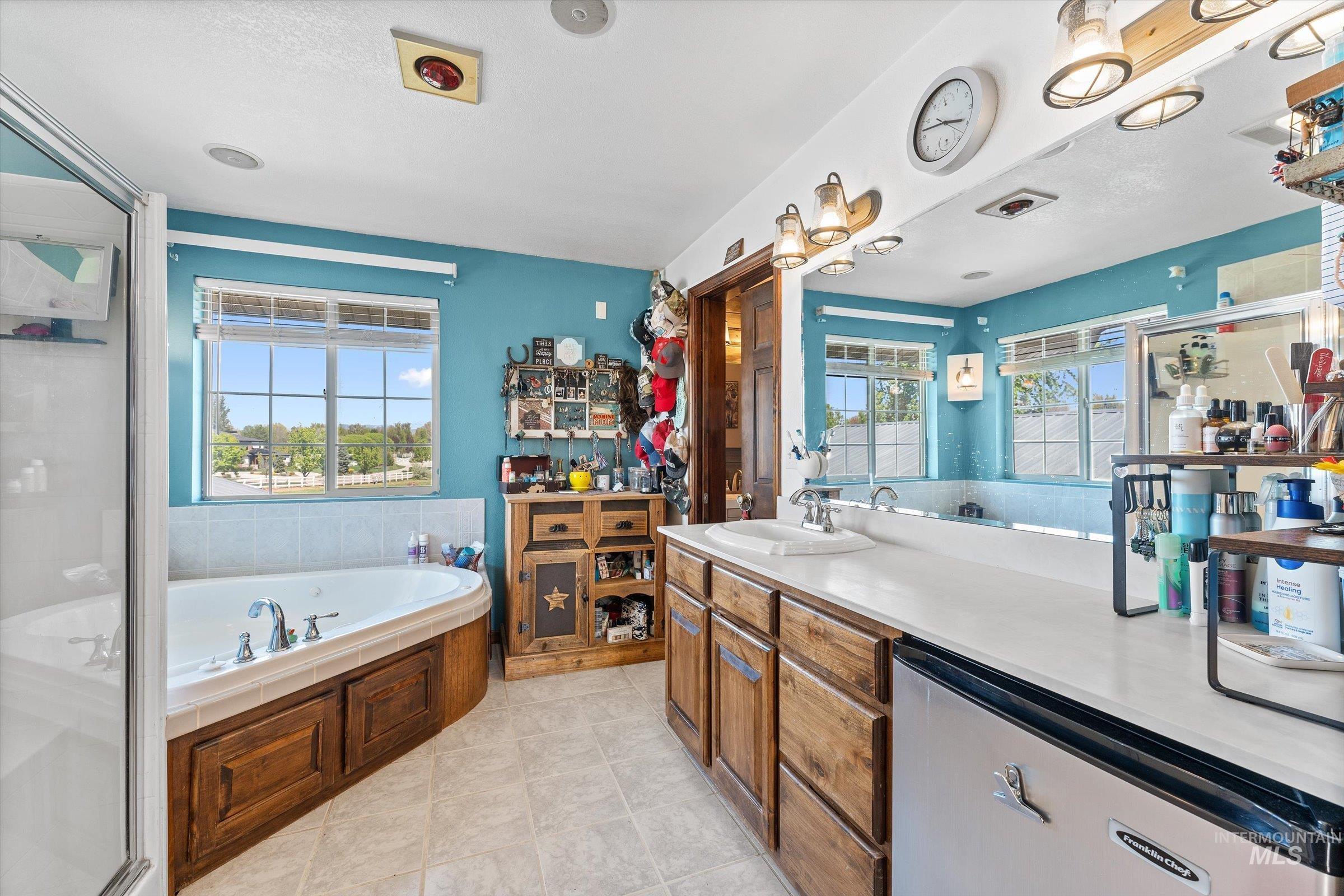 1440 N Meridian Rd., Eagle, Idaho 83616, 5 Bedrooms, 4 Bathrooms, Residential For Sale, Price $1,499,777, 98945558