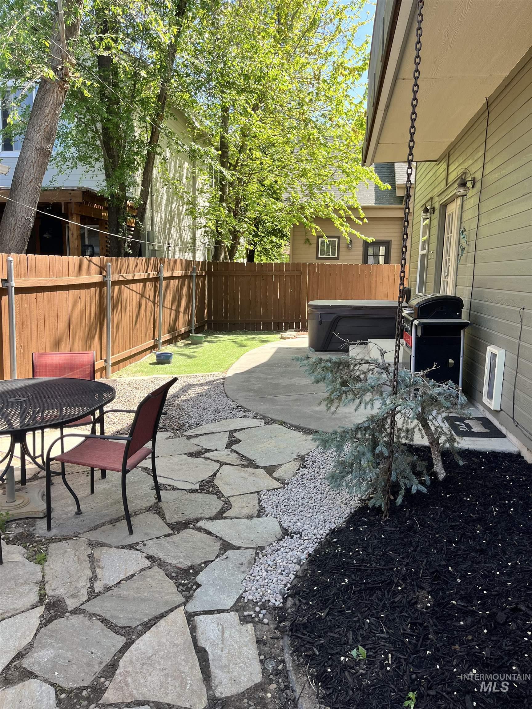 2910 W Hazel St., Boise, Idaho 83702, 3 Bedrooms, 2 Bathrooms, Residential For Sale, Price $546,000, 98945569