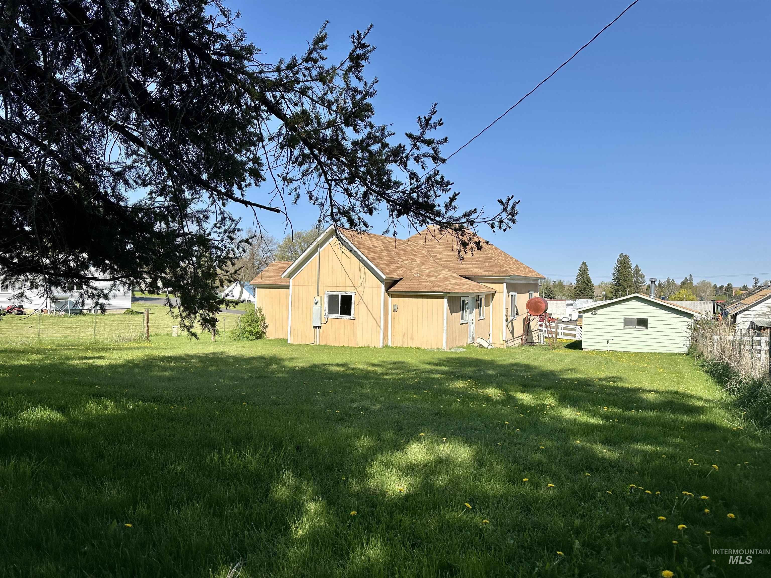 408 Walnut St, Nezperce, Idaho 83543, 3 Bedrooms, 2 Bathrooms, Residential For Sale, Price $229,900, 98945615