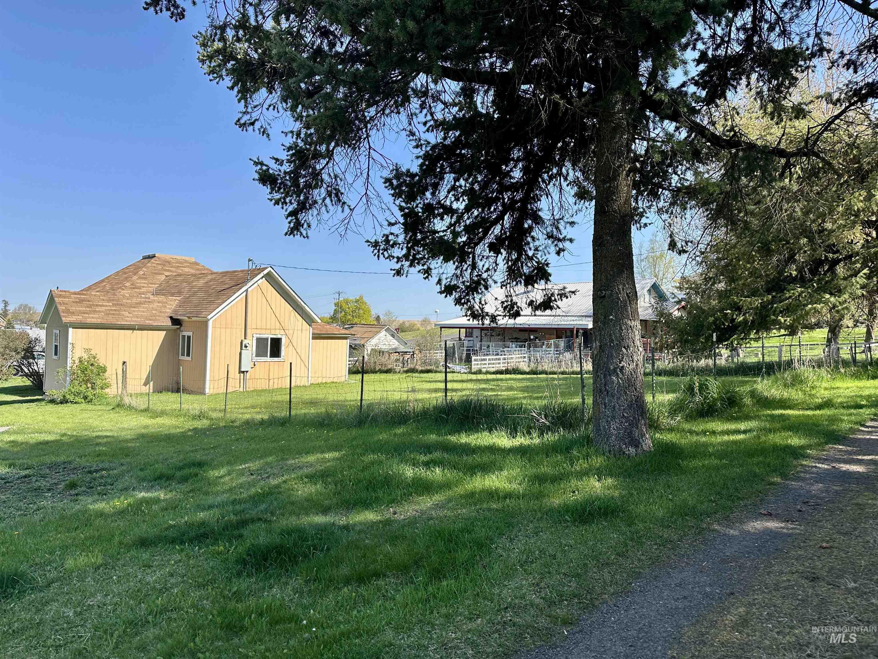408 Walnut St, Nezperce, Idaho 83543, 3 Bedrooms, 2 Bathrooms, Residential For Sale, Price $229,900, 98945615