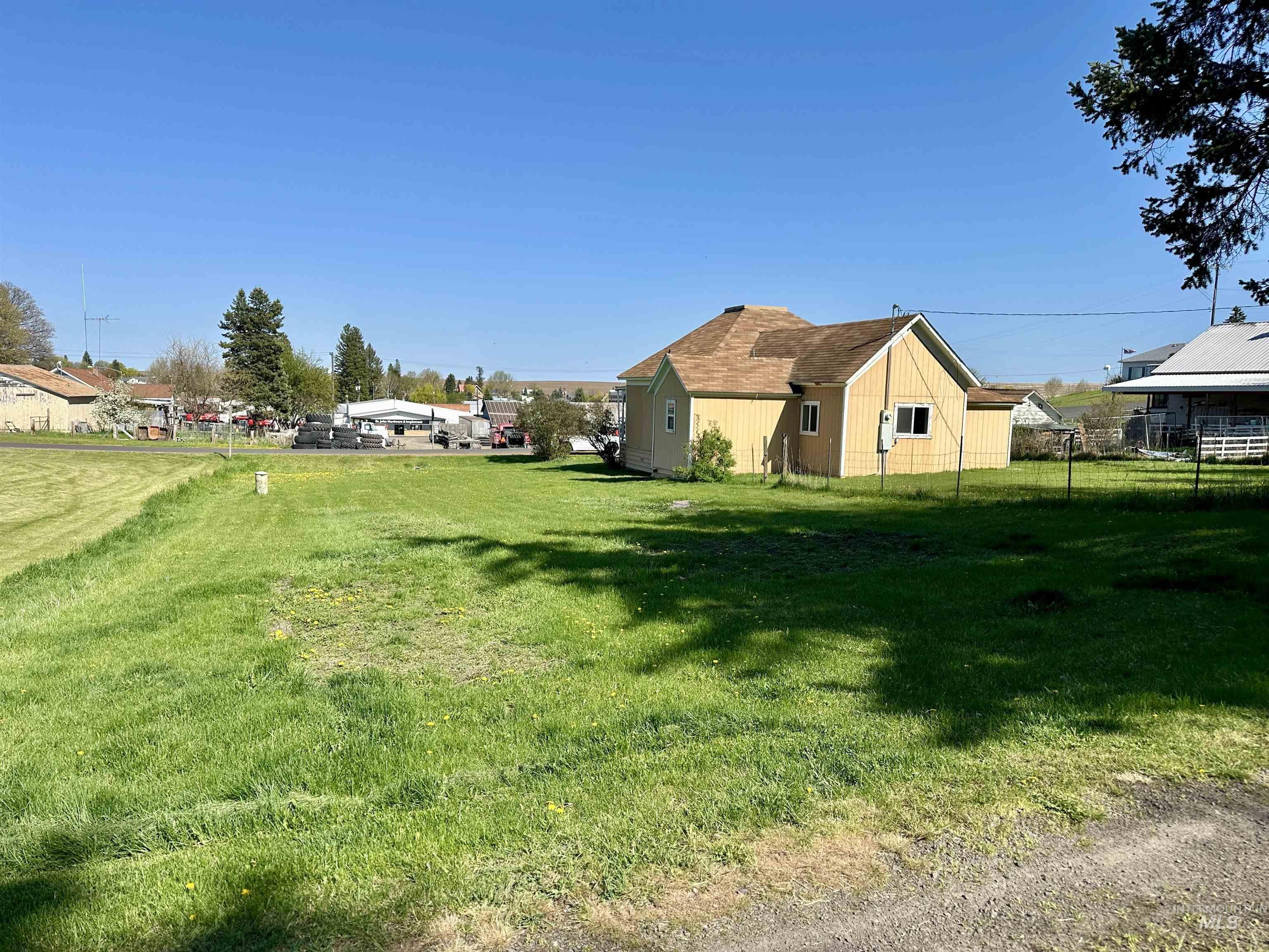 408 Walnut St, Nezperce, Idaho 83543, 3 Bedrooms, 2 Bathrooms, Residential For Sale, Price $229,900, 98945615