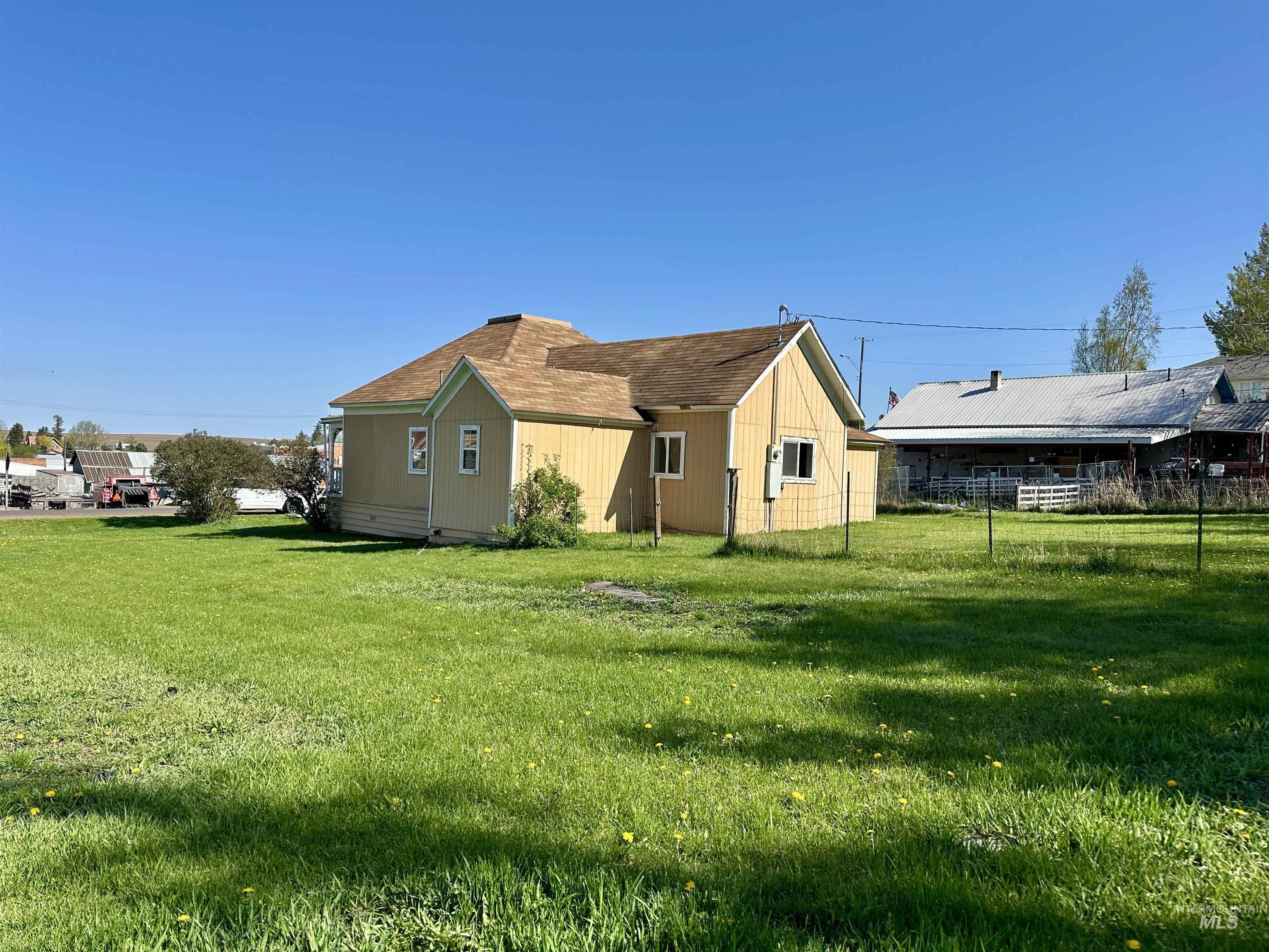 408 Walnut St, Nezperce, Idaho 83543, 3 Bedrooms, 2 Bathrooms, Residential For Sale, Price $229,900, 98945615