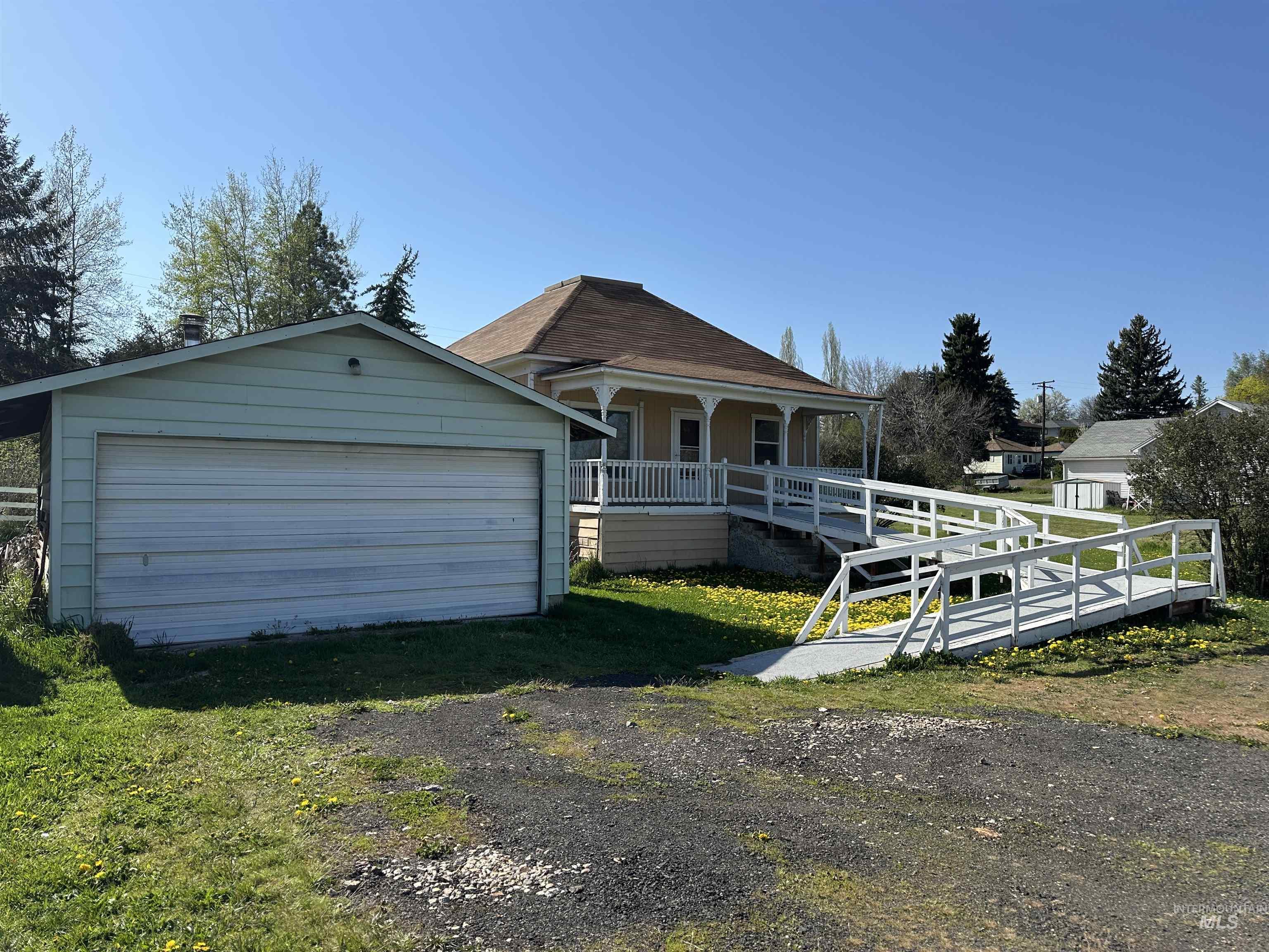 408 Walnut St, Nezperce, Idaho 83543, 3 Bedrooms, 2 Bathrooms, Residential For Sale, Price $229,900, 98945615