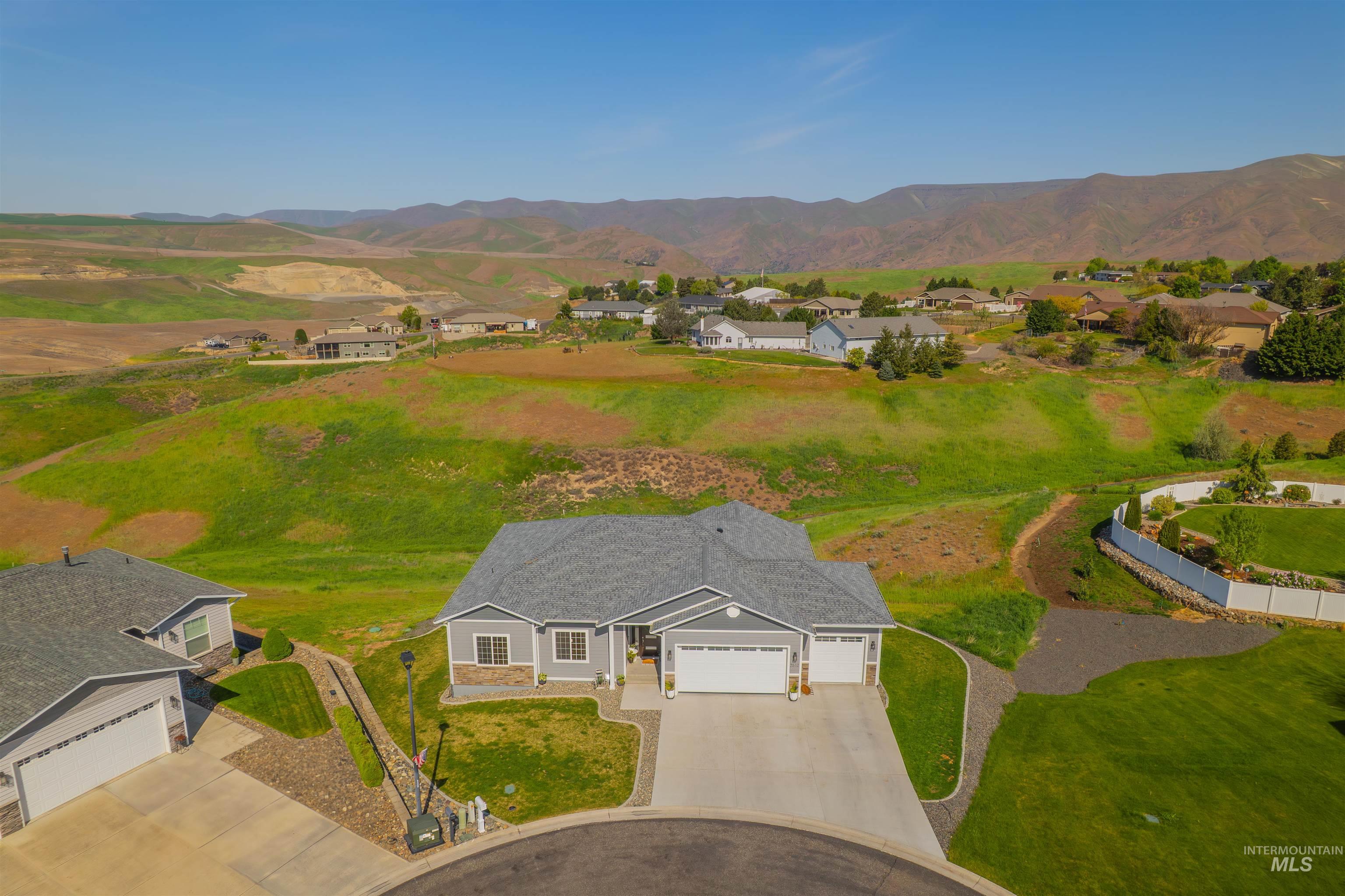 2510 Westridge Court, Clarkston, Washington 99403, 4 Bedrooms, 3 Bathrooms, Residential For Sale, Price $675,000, 98945655