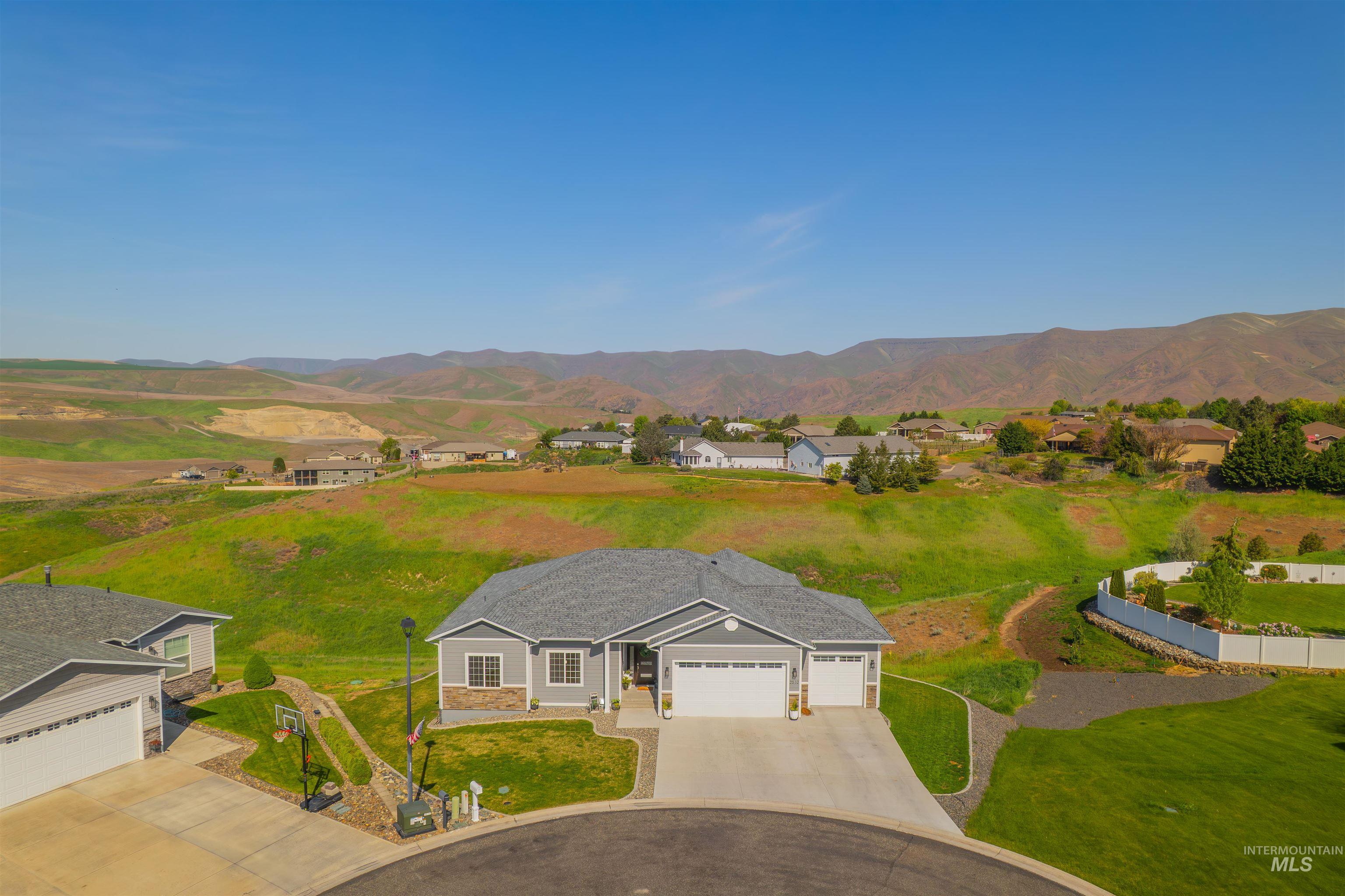 2510 Westridge Court, Clarkston, Washington 99403, 4 Bedrooms, 3 Bathrooms, Residential For Sale, Price $675,000, 98945655