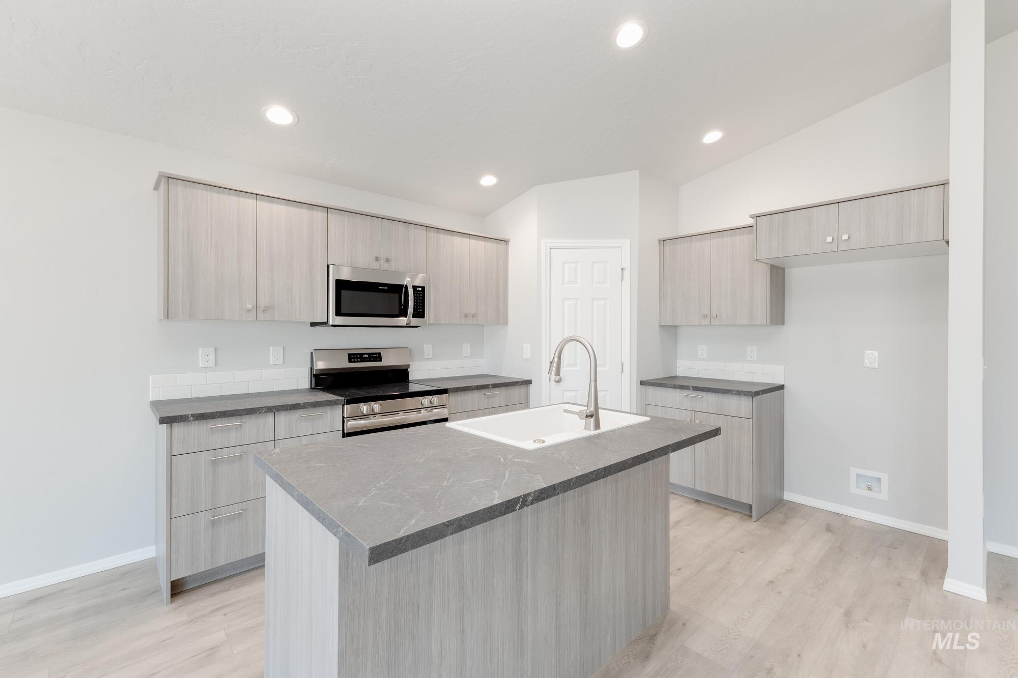 1722 SW Besra Dr, Mountain Home, Idaho 83647, 3 Bedrooms, 2 Bathrooms, Residential For Sale, Price $359,990, 98945660