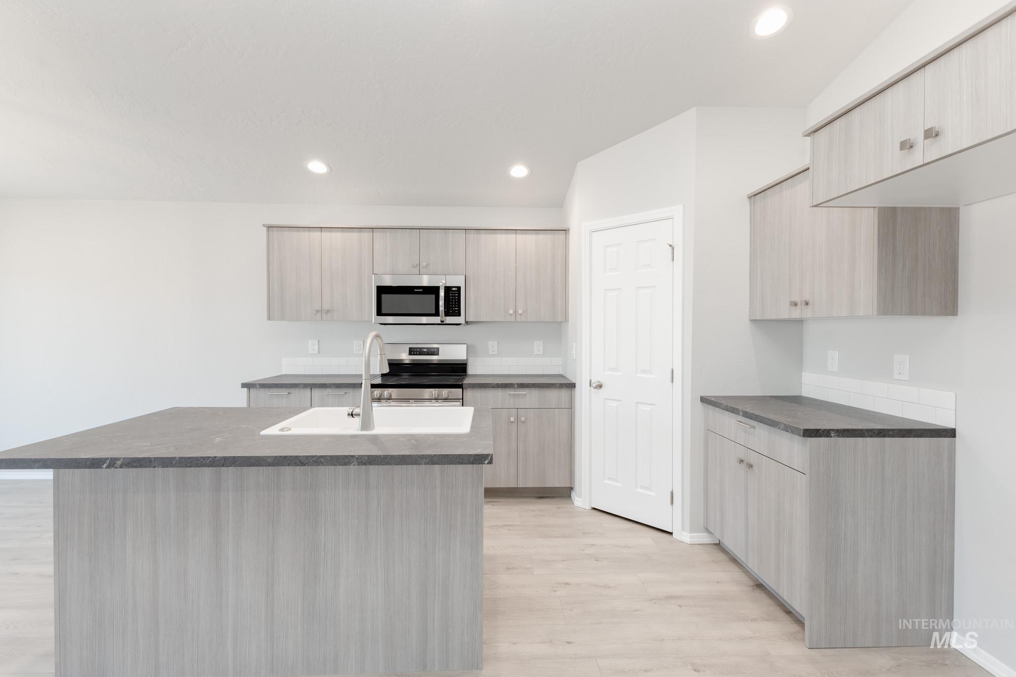 1722 SW Besra Dr, Mountain Home, Idaho 83647, 3 Bedrooms, 2 Bathrooms, Residential For Sale, Price $359,990, 98945660