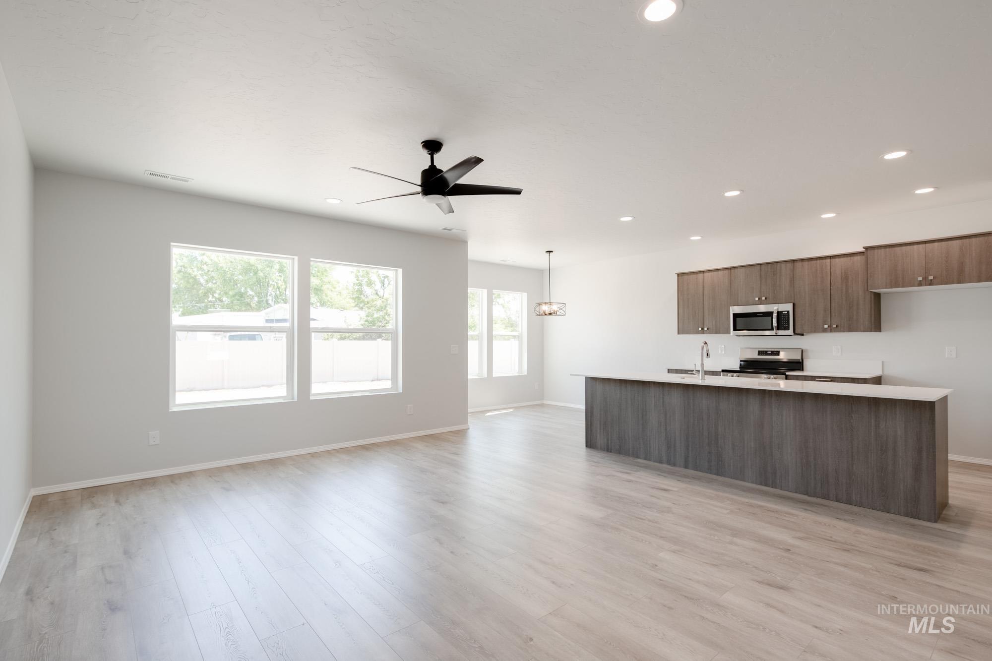 202 Goldstone Ave, Caldwell, Idaho 83605, 4 Bedrooms, 2 Bathrooms, Residential For Sale, Price $424,990, 98945703