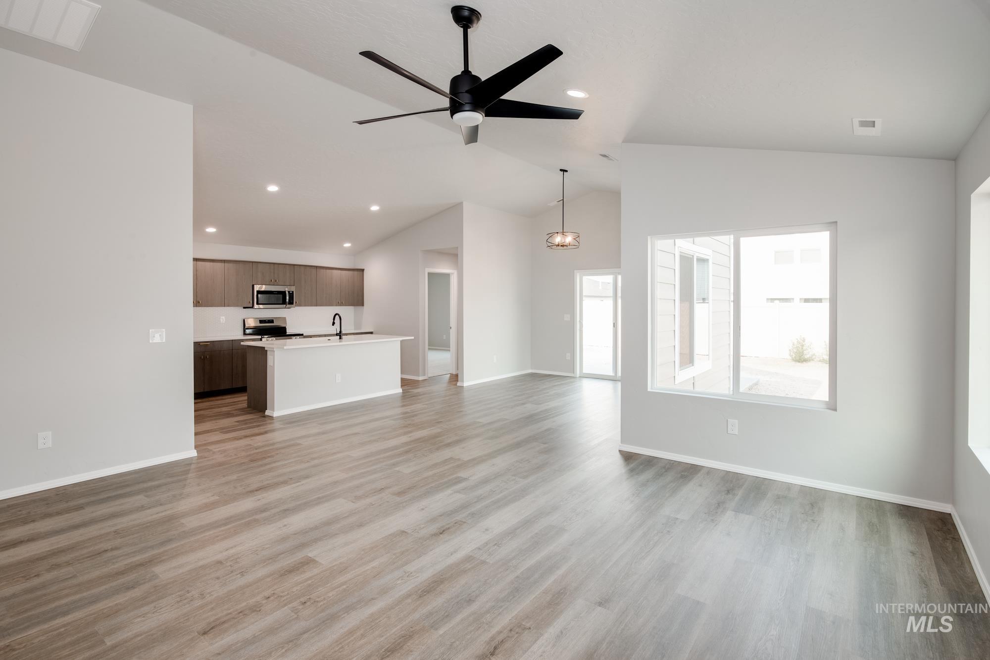 5213 Malachite St, Caldwell, Idaho 83605, 4 Bedrooms, 2 Bathrooms, Residential For Sale, Price $454,990, 98945708