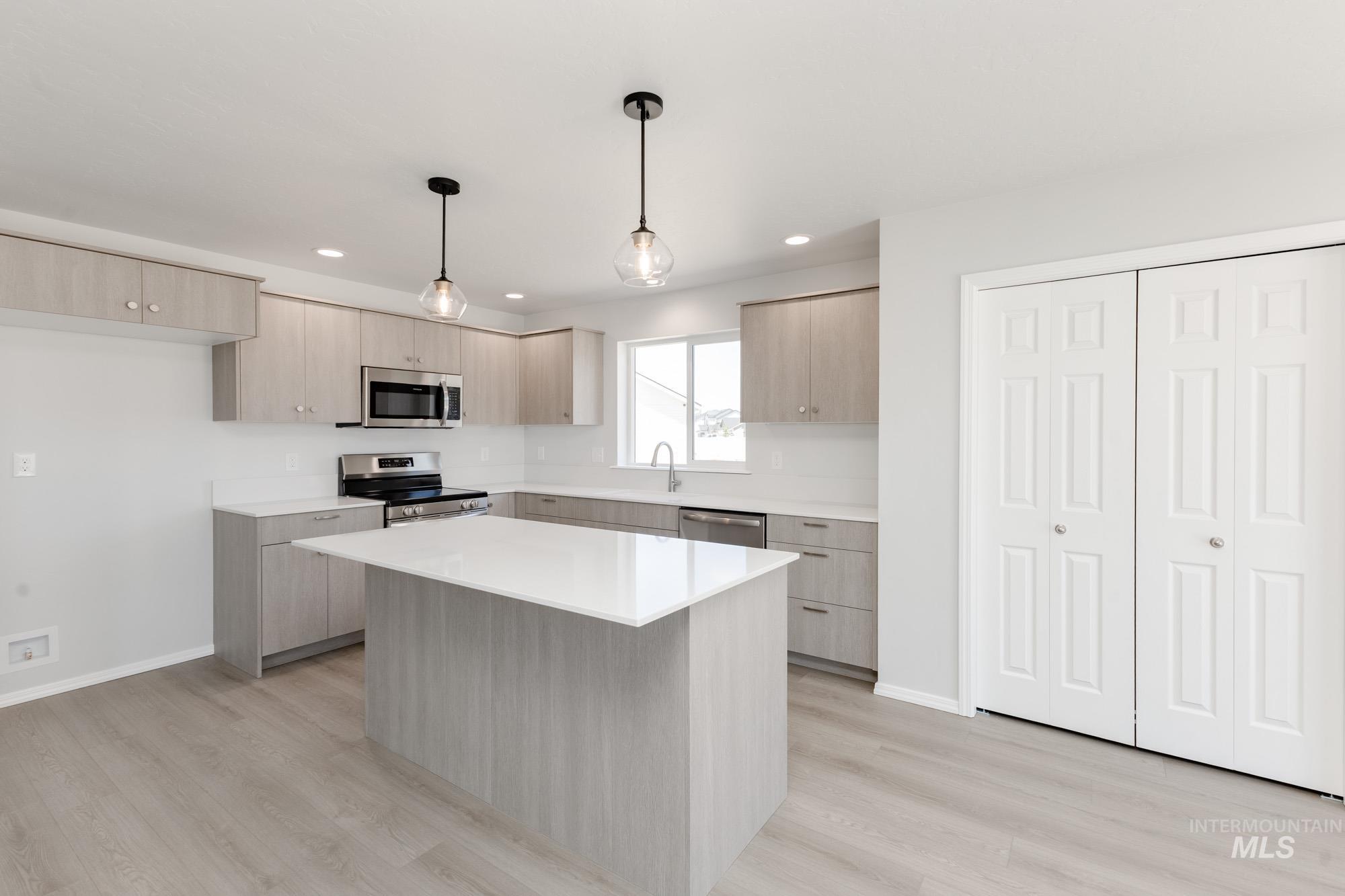 206 Marble Ave, Caldwell, Idaho 83605, 5 Bedrooms, 3 Bathrooms, Residential For Sale, Price $504,990, 98945712